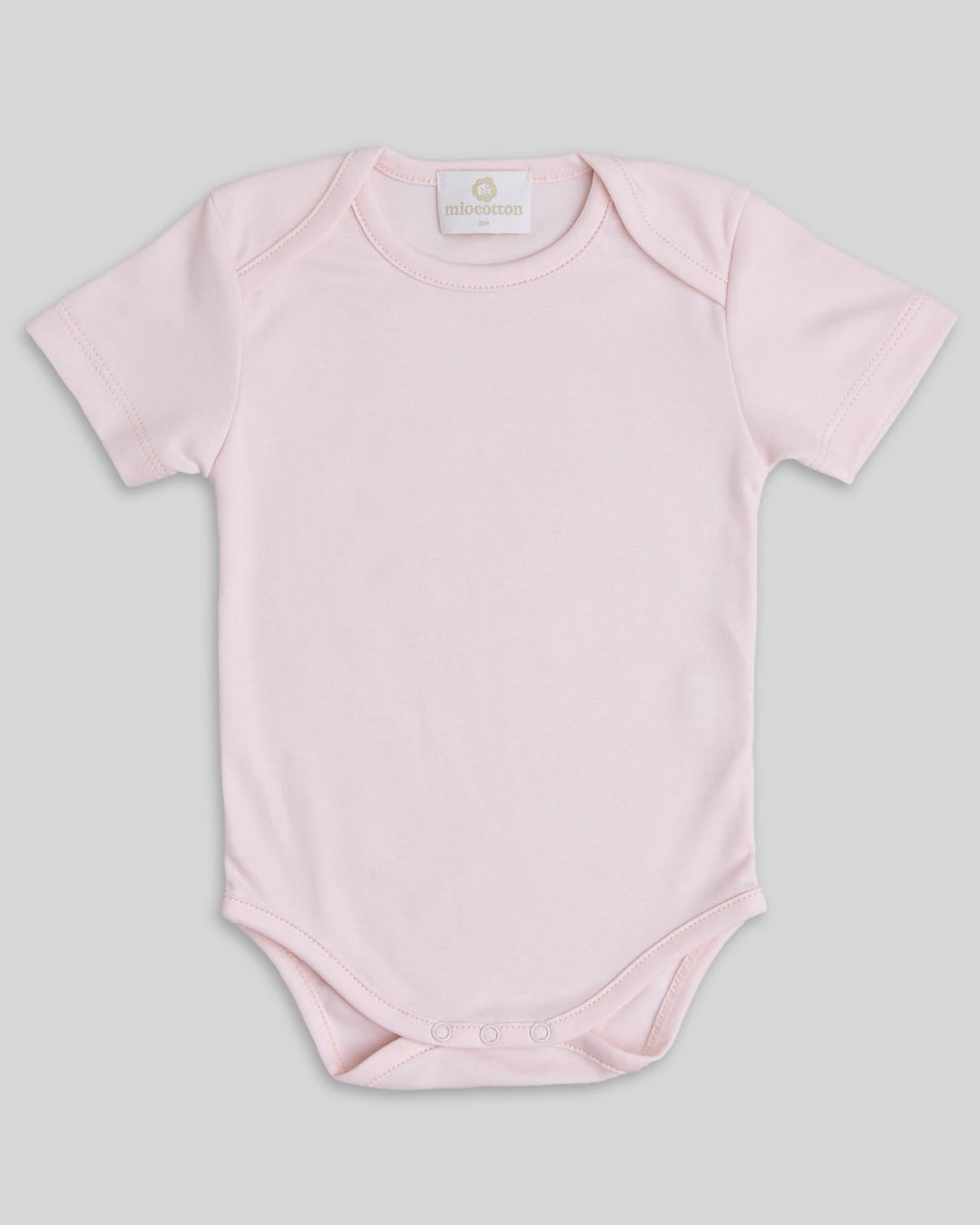 Body para bebés en color rosado, práctico y elegante.