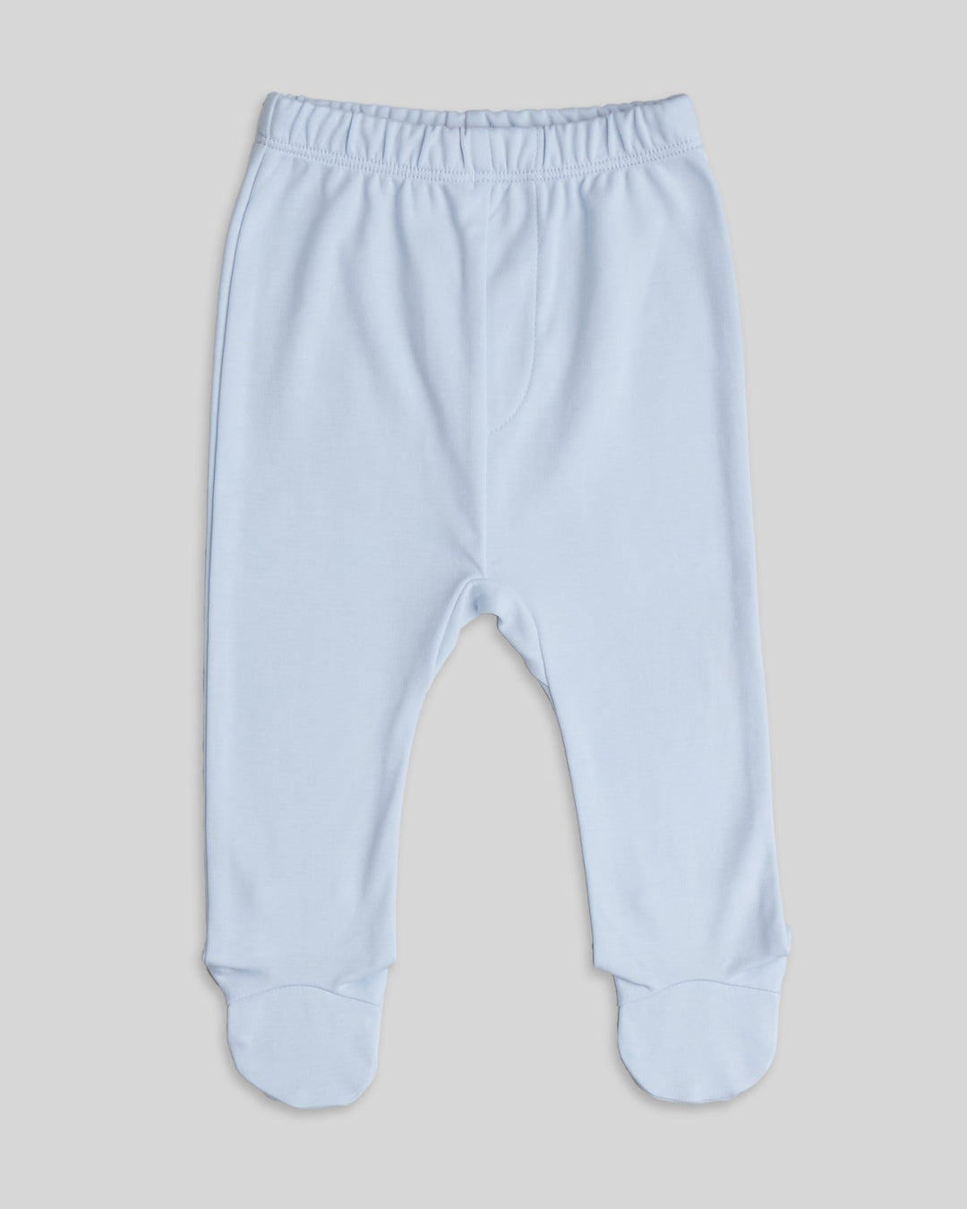 Pantalones bebe celeste con estilo fresco y moderno.