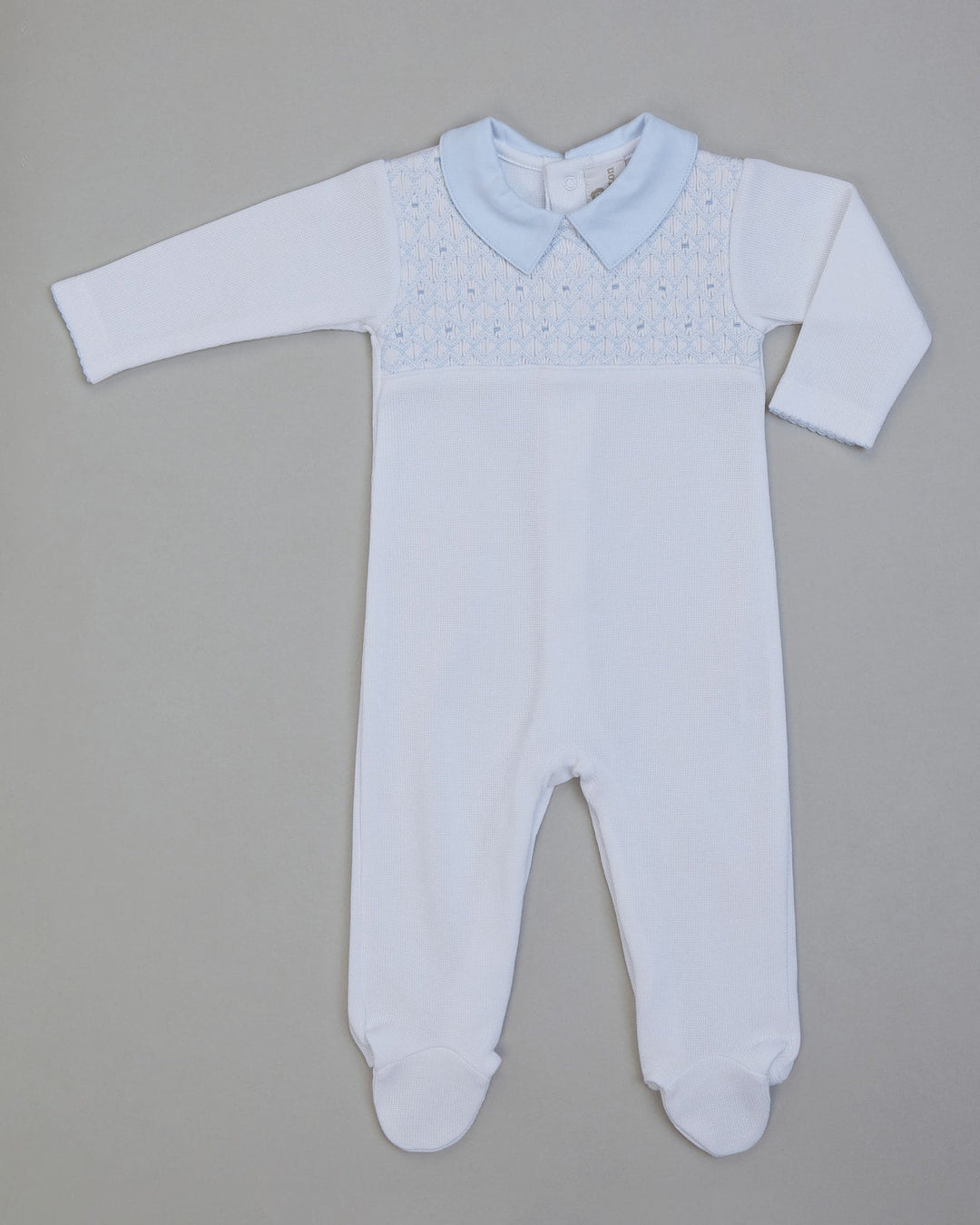 Enterizo blanco para bebé, clásico y elegante para cualquier evento.