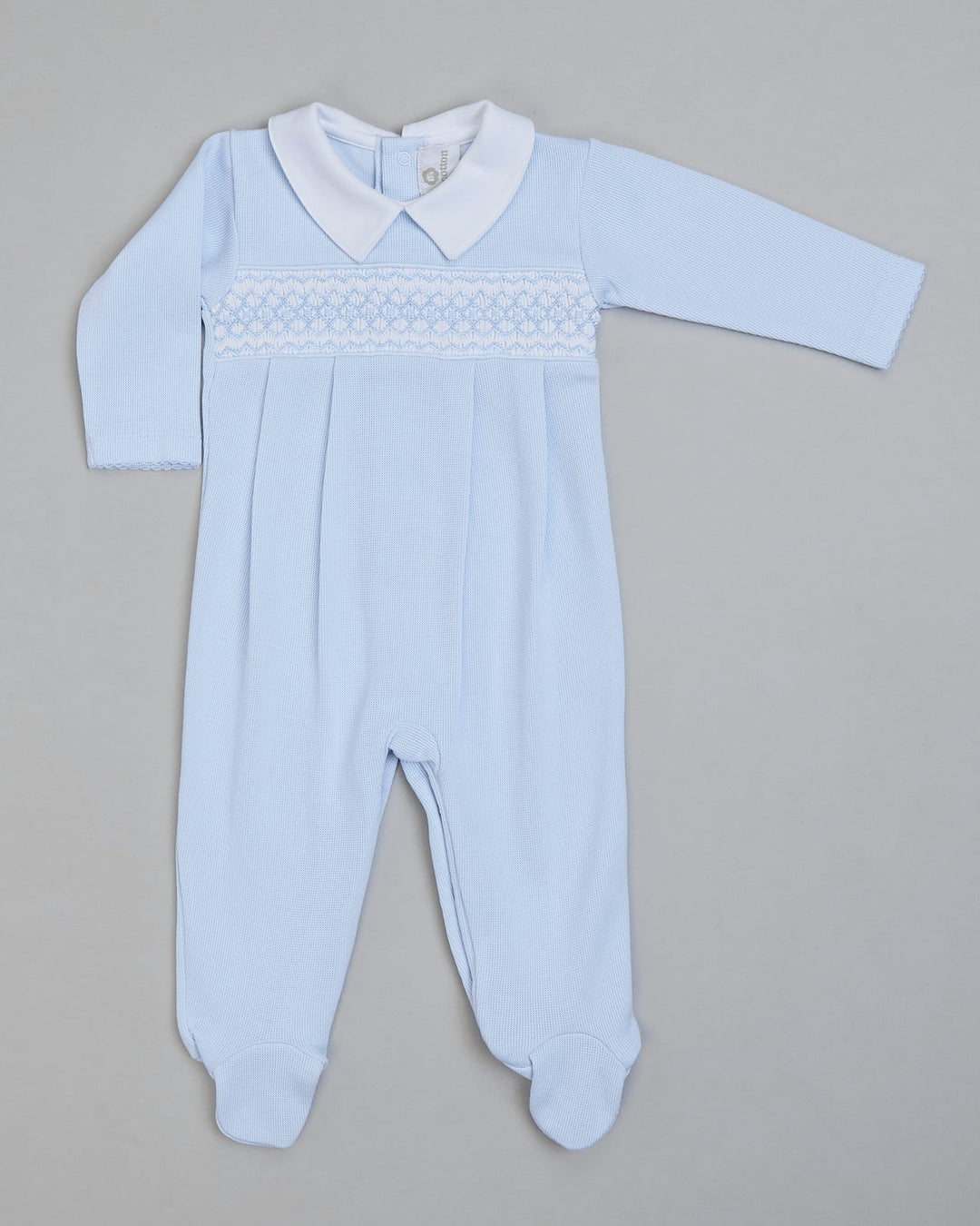 Enterizo celeste para bebés: un diseño encantador y suave, perfecto para el día a día o eventos especiales