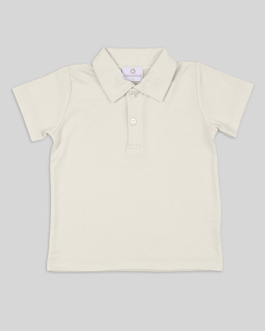 Polo con cuello color perla, elegante y sofisticado para cualquier ocasión.