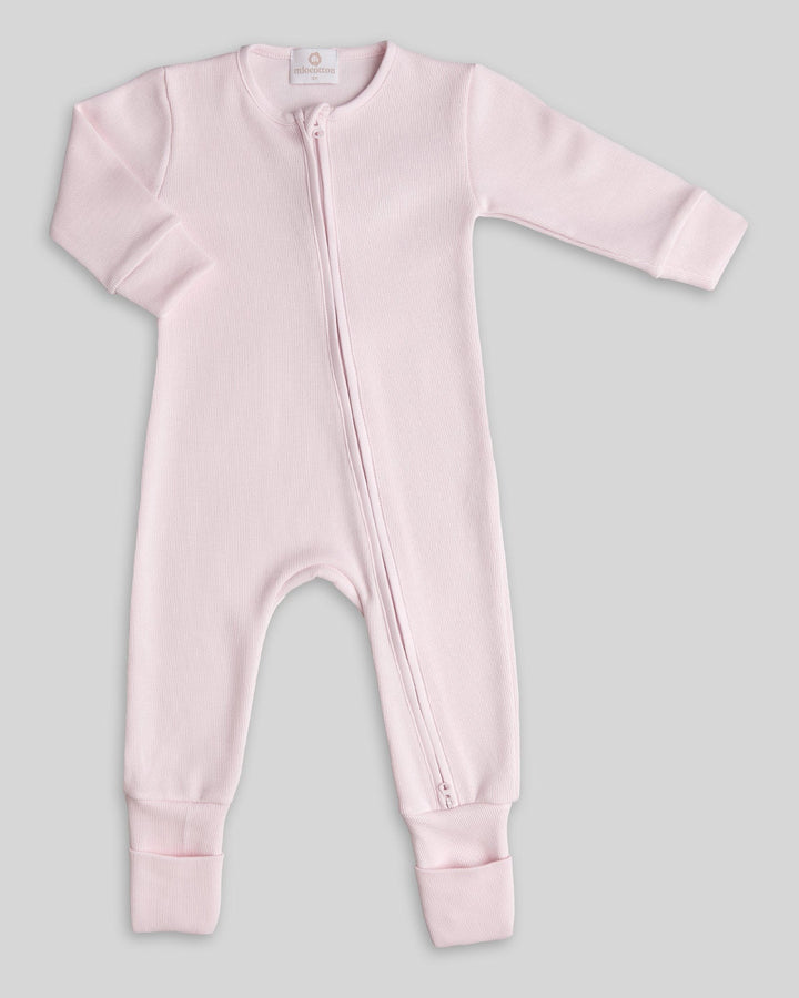 Enterizo con cierre pie reversible para bebés en color rosado, práctico y elegante.
