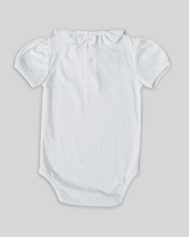 Body con cuello para bebés en color blanco, práctico y elegante.