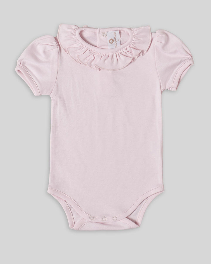 Body con cuello para bebés en color rosado, práctico y elegante.