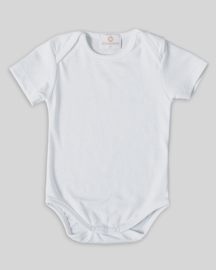 Body para bebés en color blanco, práctico y elegante.