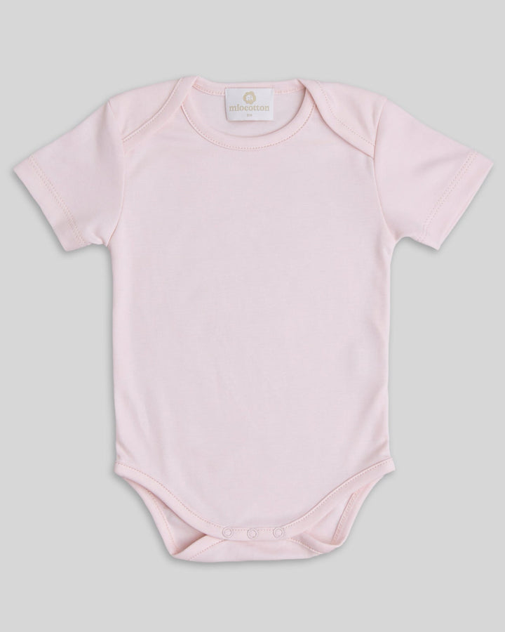 Body para bebés en color rosado, práctico y elegante.
