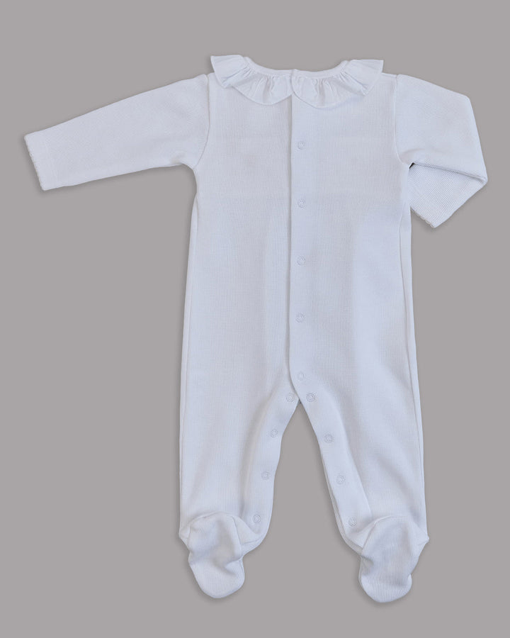 Enterizo blanco para bebé, elegante y cómodo para momentos especiales o el día a día.