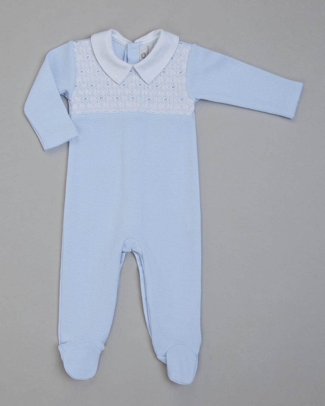 Enterizo celeste para bebé, elegante y cómodo para momentos especiales o el día a día.