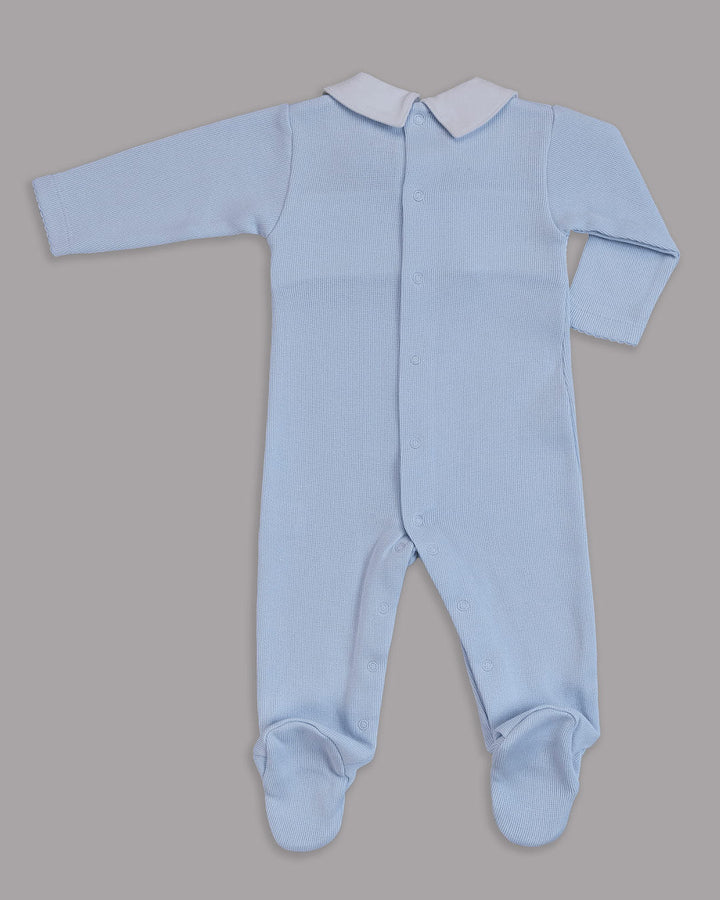 Enterizo celeste y blanco para bebé, ideal para eventos y uso diario.