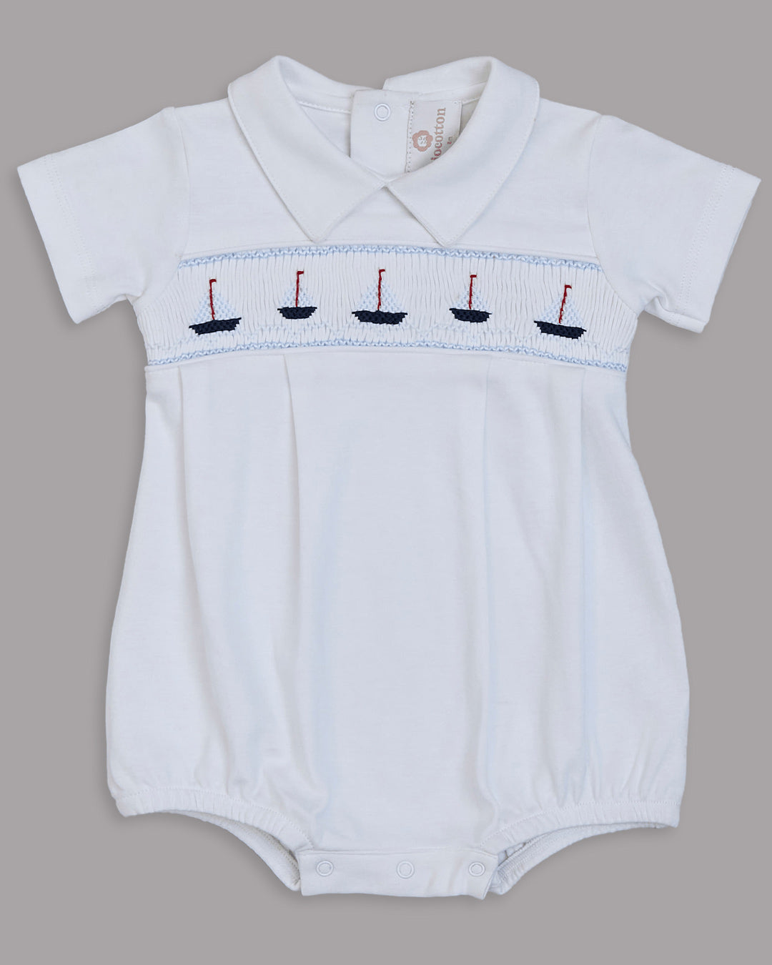 Bombacho para bebes en color blanco con bordado punto smock barcos
