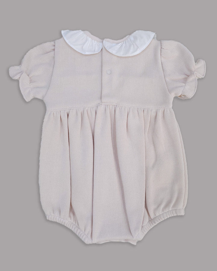 Bombacho en color nude para bebé, diseño suave y versátil para combinar con cualquier atuendo.