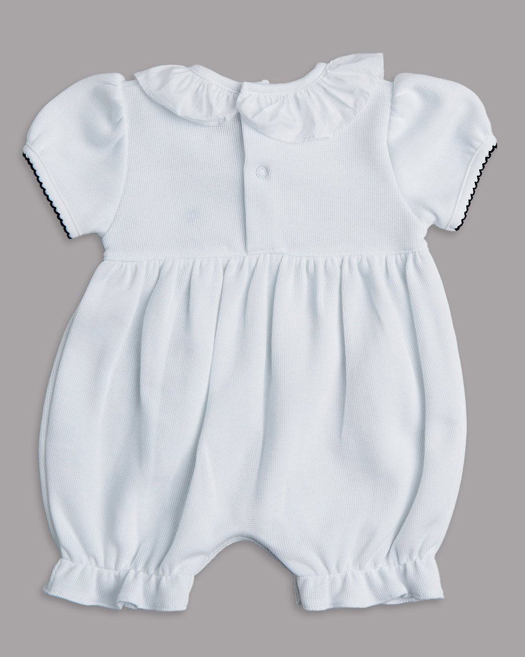 Enterizo corto Julieta para bebes en color blanco con bordado punto smock 