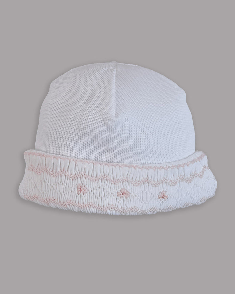 Gorros para bebé niña, con diseños delicados y colores suaves, ideales para complementar su estilo.