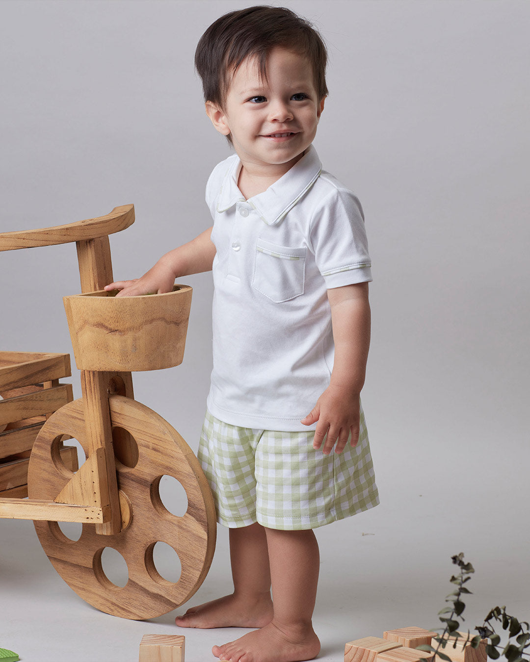 Conjunto de algodón pima para niño con short de cuadros pistacho