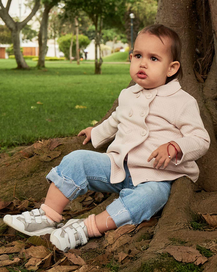 Abrigos para bebés suaves y cálidos, ideales para mantener a los pequeños protegidos del frío.