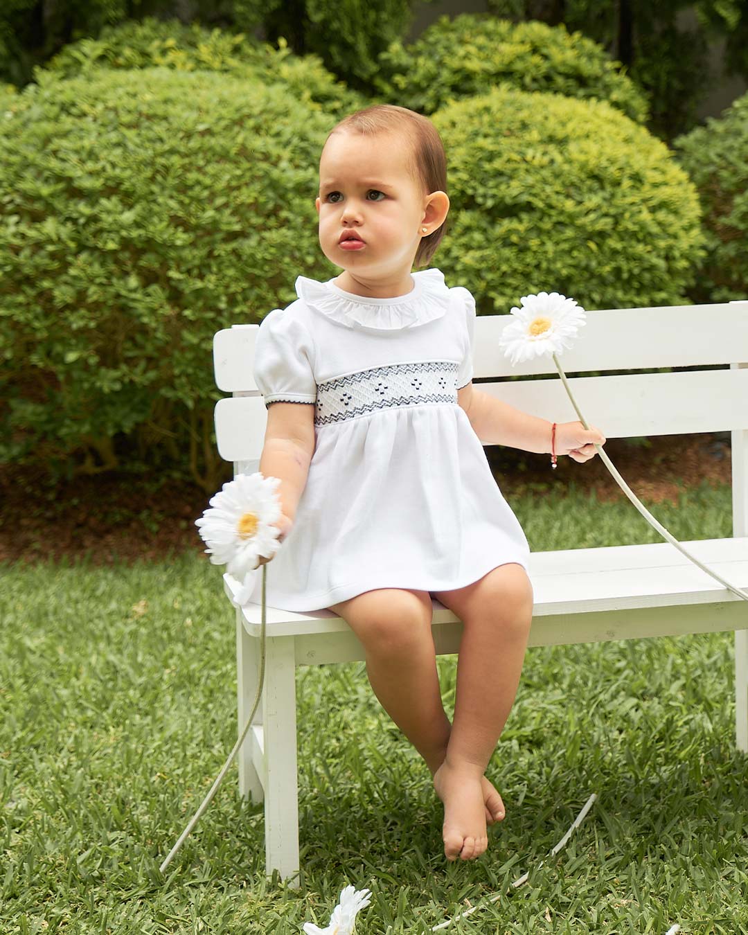 Mini Vestido Julieta para niña en color blanco con bordado punto smock
