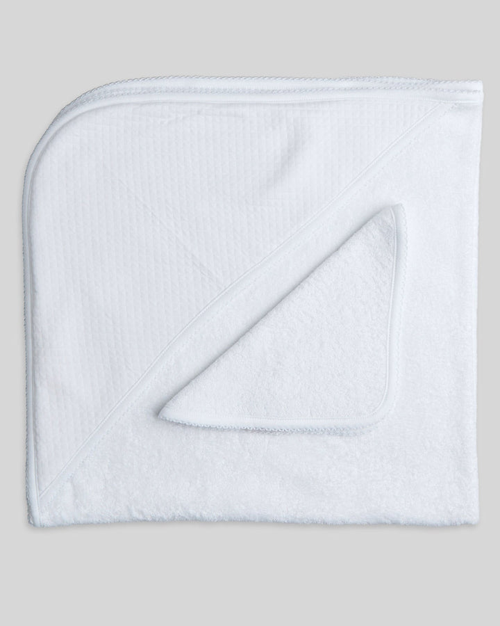 Toallas de baño para bebe en color blanco, absorbentes y de alta calidad, ideales para el uso diario.